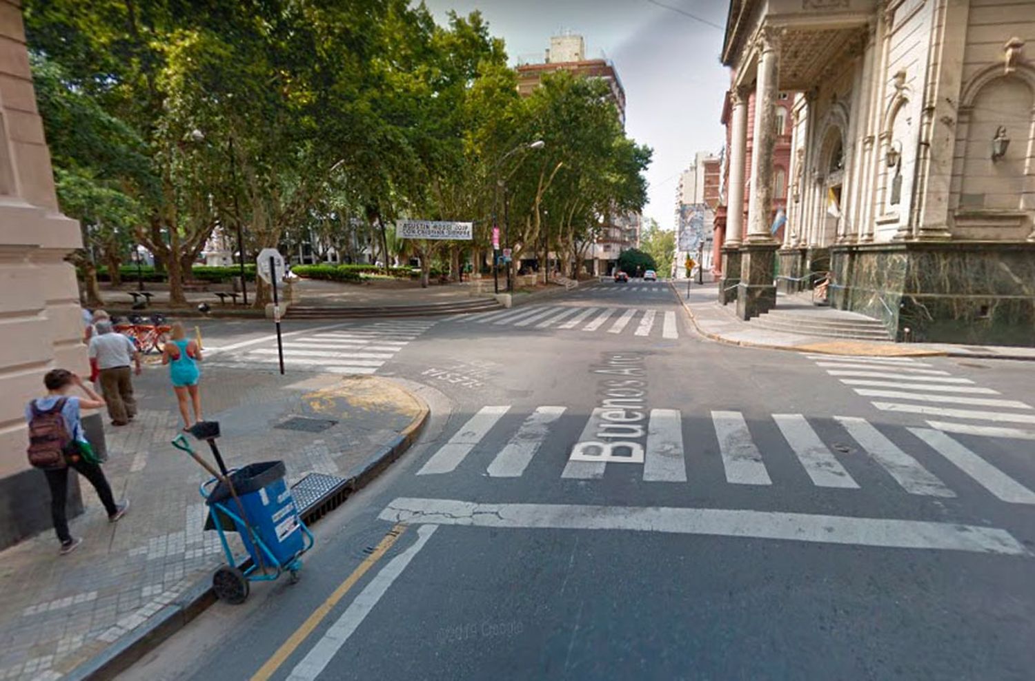 Violenta entradera a metros de la Municipalidad: ingresaron por la ventana, la golpearon y le robaron todos sus ahorros