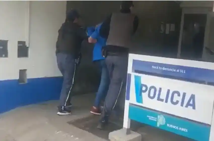 Con un cuchillo, le robó el celular en plena avenida Independencia