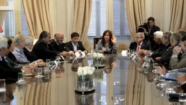 Oficializaron el aumento salarial del 27,4% para empleados públicos nacionales