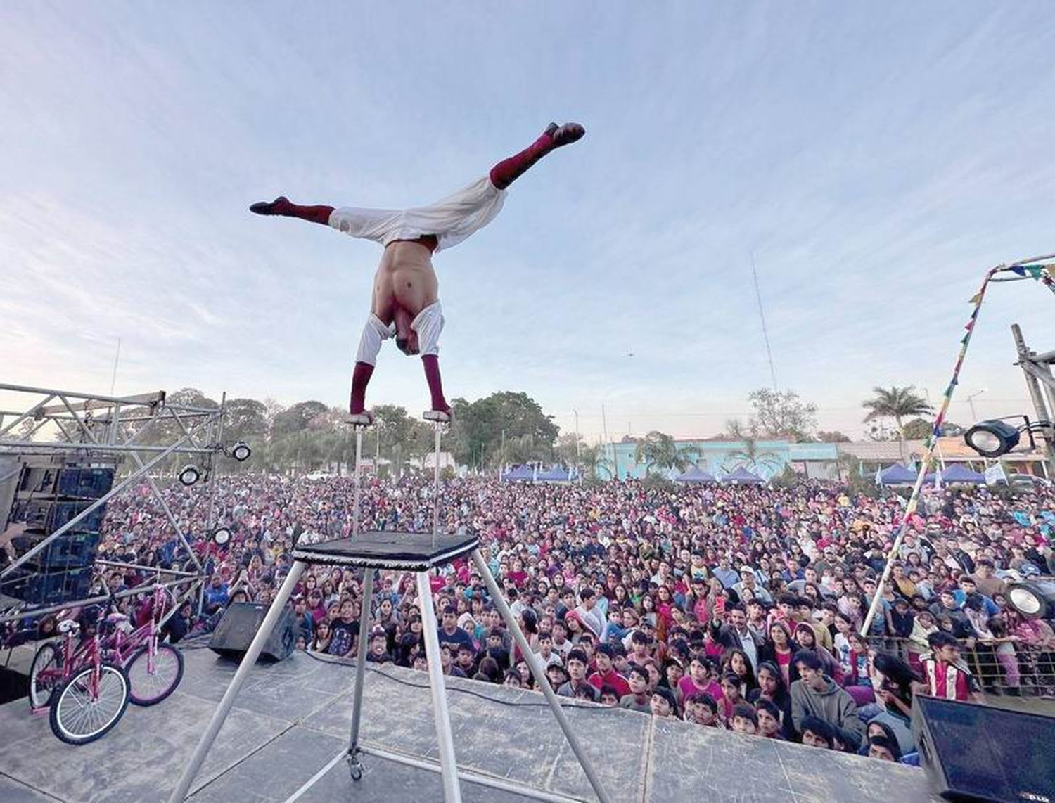 Multitudinario marco de alegría y color en
el Festival de las Infancias de Las Lomitas