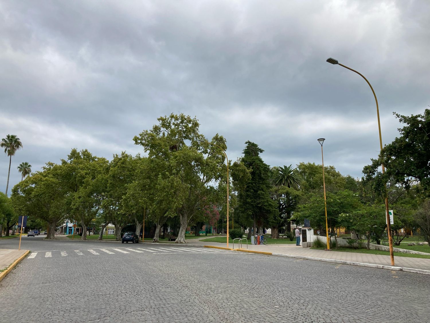 Sábado con cielo cubierto