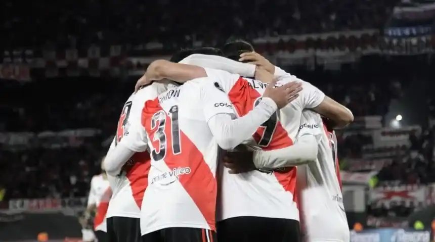 Con seis goles de Julián Álvarez, River goleó a Alianza Lima
