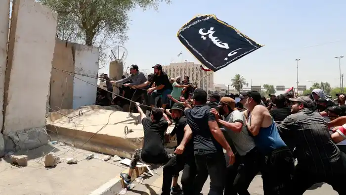 El parlamento iraquí suspendió las sesiones tras un nuevo asalto