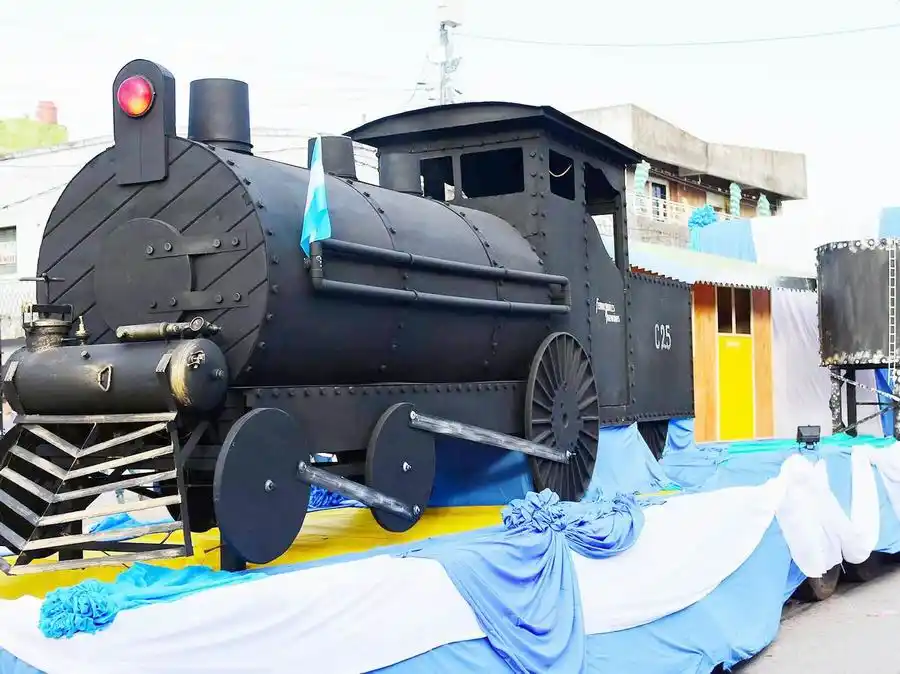 En homenaje a los gestores de la
provincialización se reedita el desfile popular