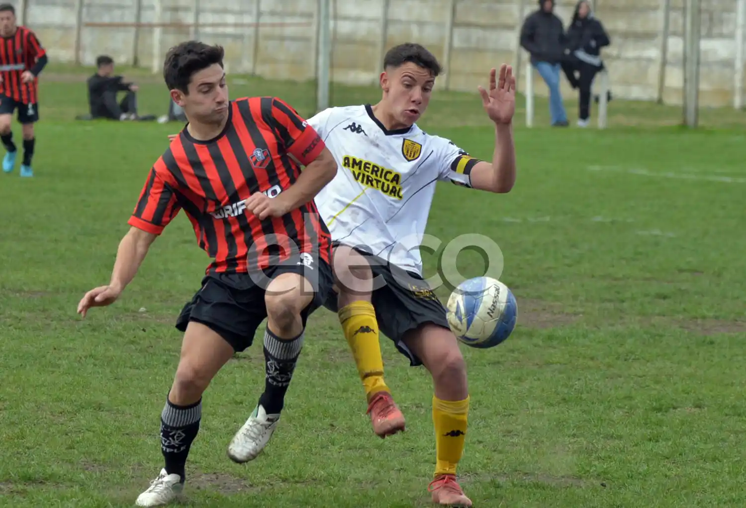 Bargas y Urban, duelo de capitanes en Independiente-Santamarina.
