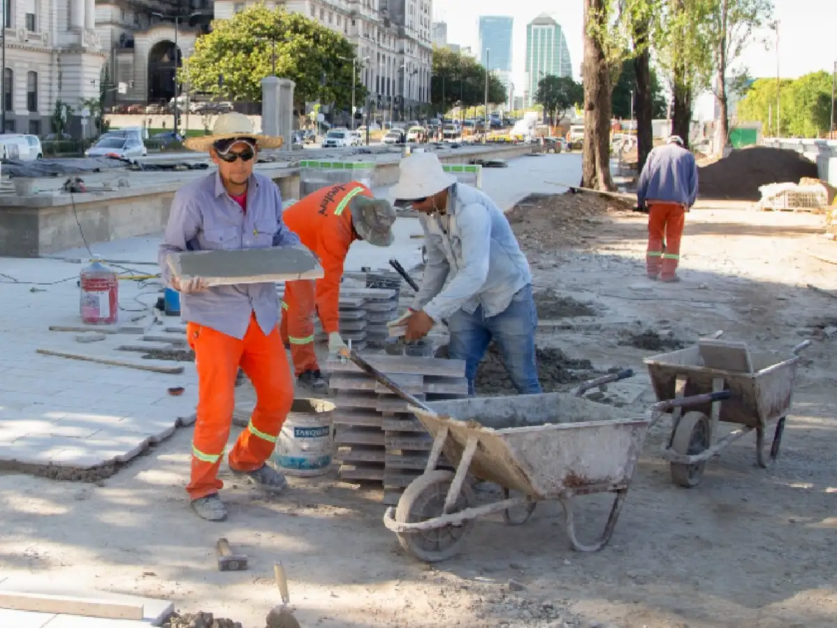 La Argentina es una gran "fábrica" de empleo público, según cifras oficiales