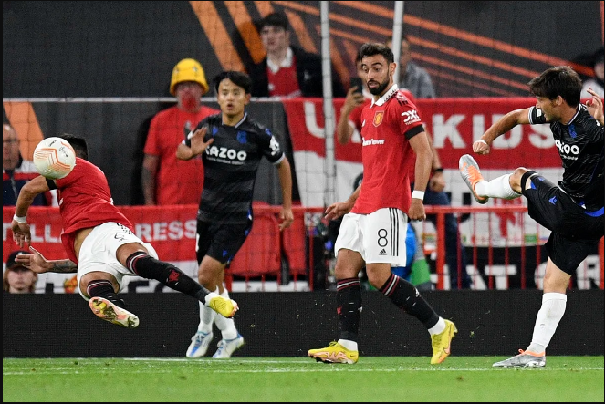Lisandro Martínez: el insólito penal que le cobraron al defensor de la selección y qué pasó con Cristiano Ronaldo, en la derrota de Manchester United