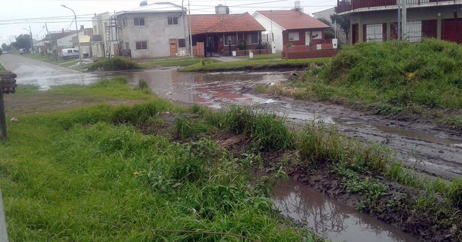 Se incrementan los problemas en las calles de Faro Norte: "Es un chiquero"