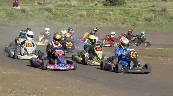 Trabajan para organizar un torneo ee Karting APPK, en el Juan C.Espelet