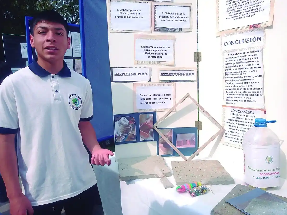 Eco Baldosas son construidas por estudiantes secundarios