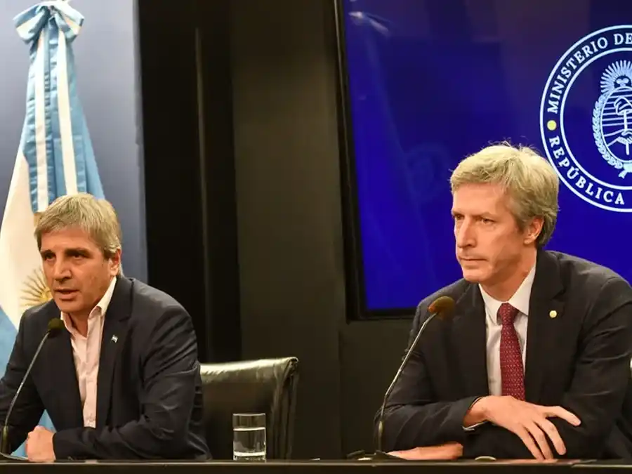 Caputo y el presidente del Banco Central brindaron detalles acerca del swap por USD 20.000 de dólares con Estados Unidos.