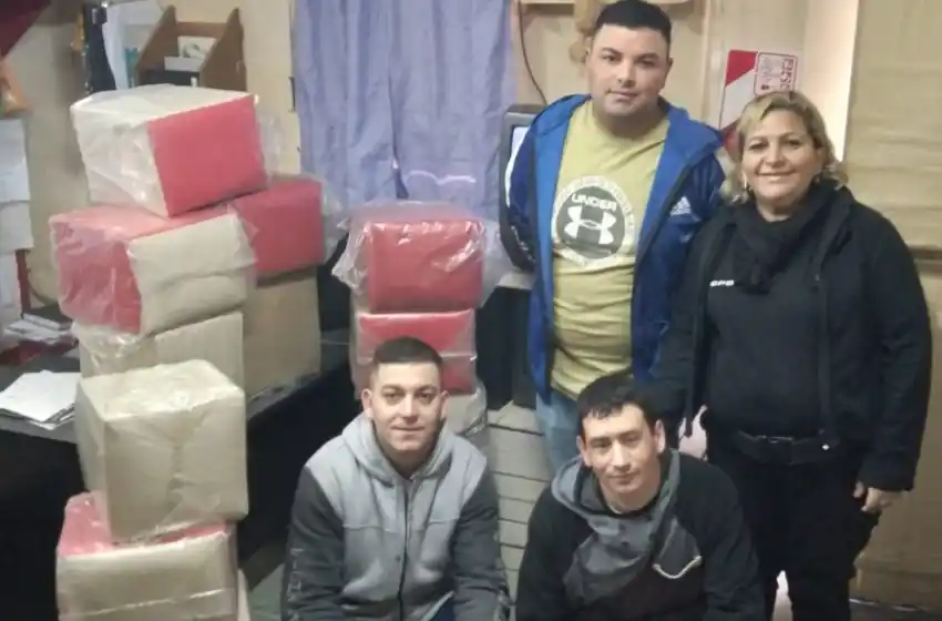 En la cárcel de Dolores elaboraron y donaron pufs para una guardería solidaria