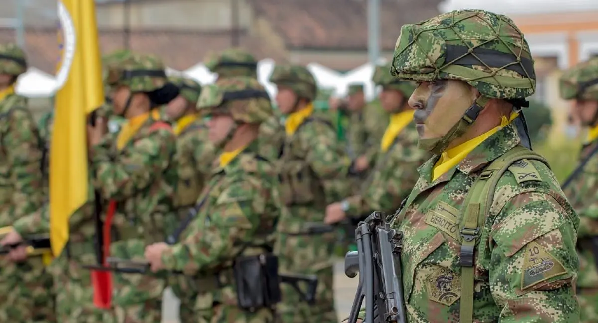 Mercenarios militares colombianos agredidos por racistas ucranianos (+ Videos)