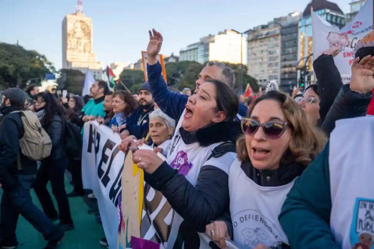 Los trabajadores del Garraham continúan con su reclamos por mejores sueldos.