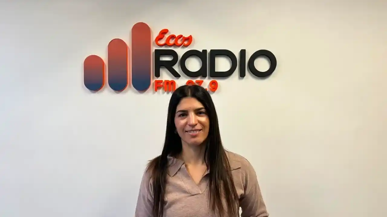 Valeria Garrido, directora de Emprendimientos y PyMEs de la Municipalidad, brindó detalles sobre la Expo Vacaciones de Invierno durante una entrevista en Ecos Radio