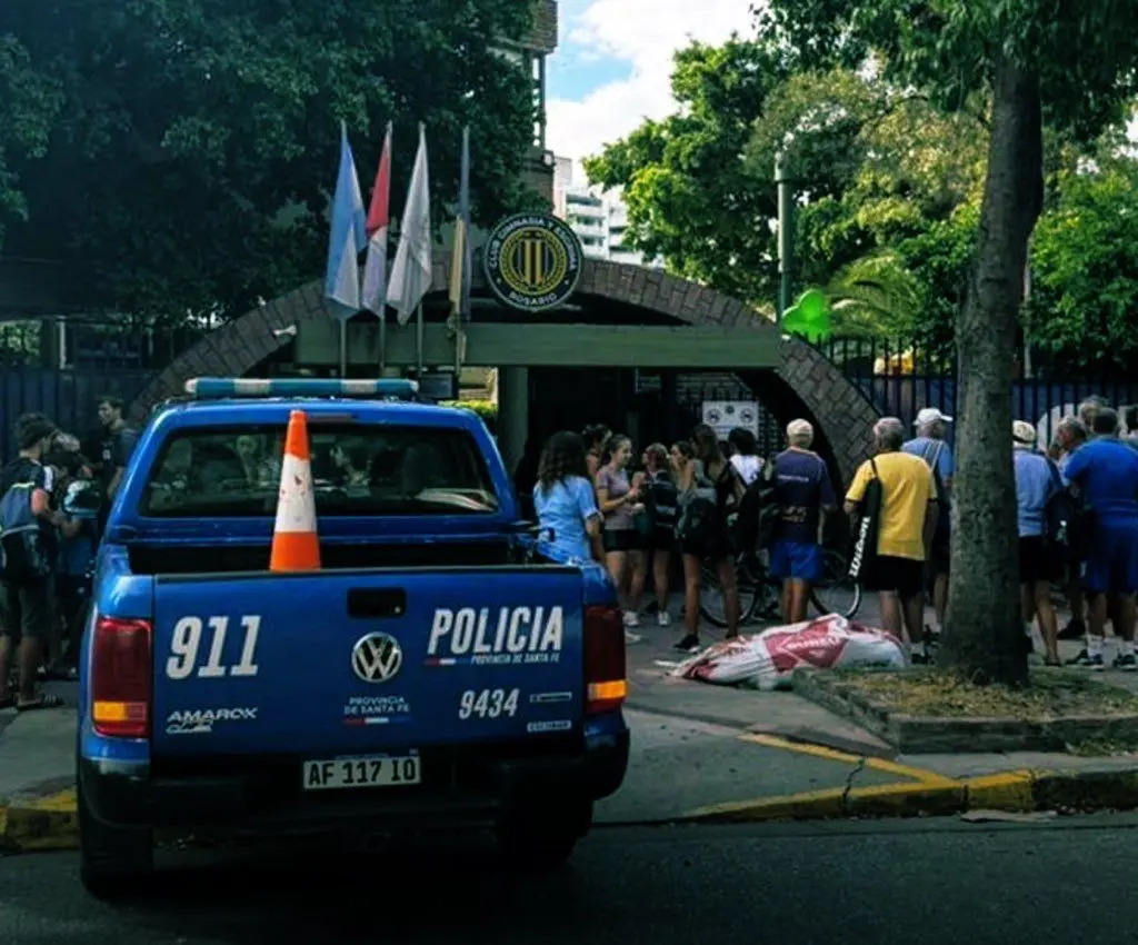Evacuaron el club Gimnasia y Esgrima de Rosario por una presunta granada.