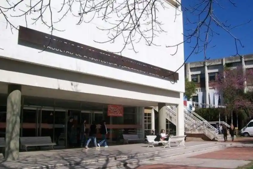 El curioso reclamo de estudiantes de arquitectura para exigir un «plotter público»