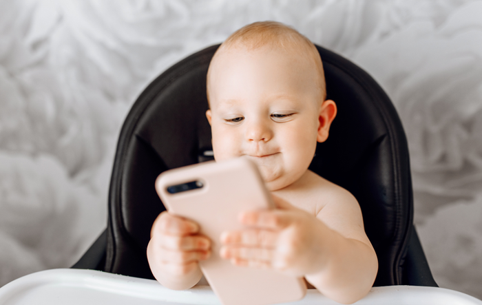 niños con celulares - 1