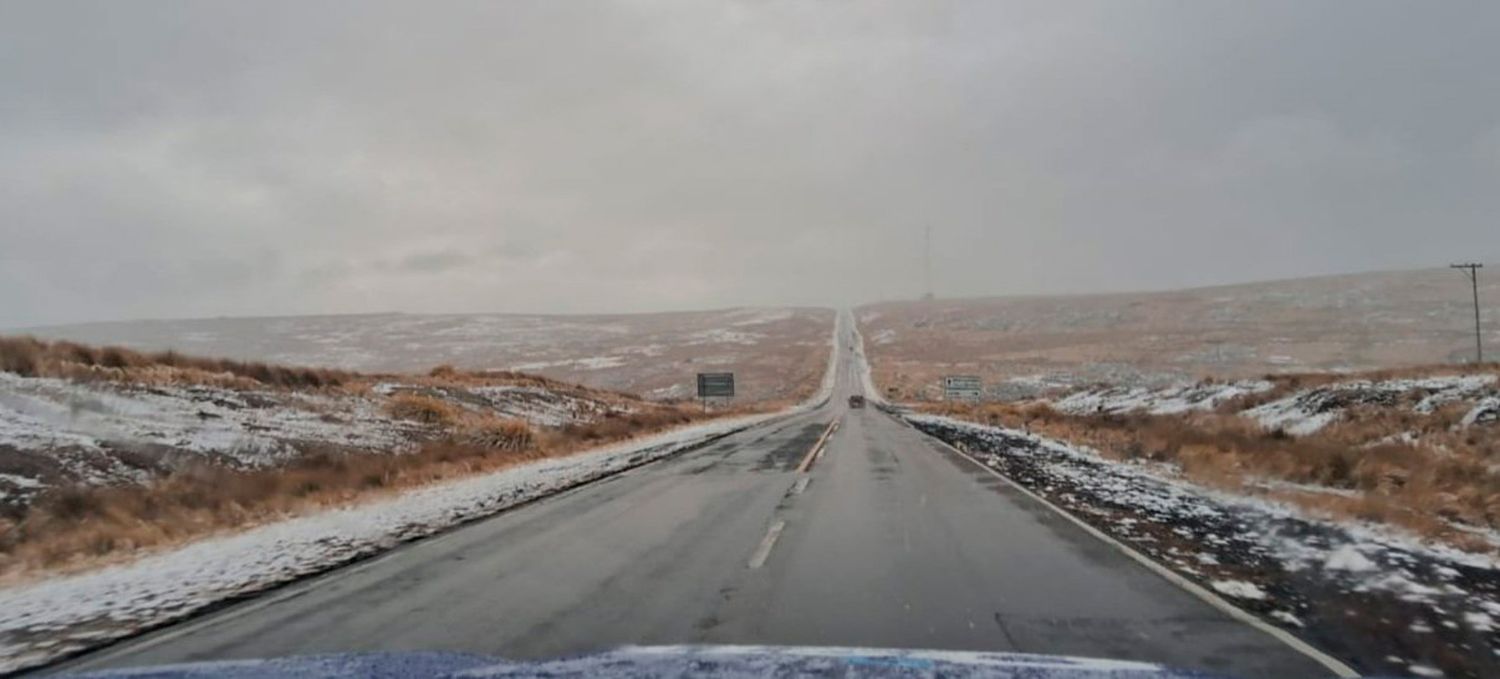 La nieve llegó esta tarde a las Altas Cumbres