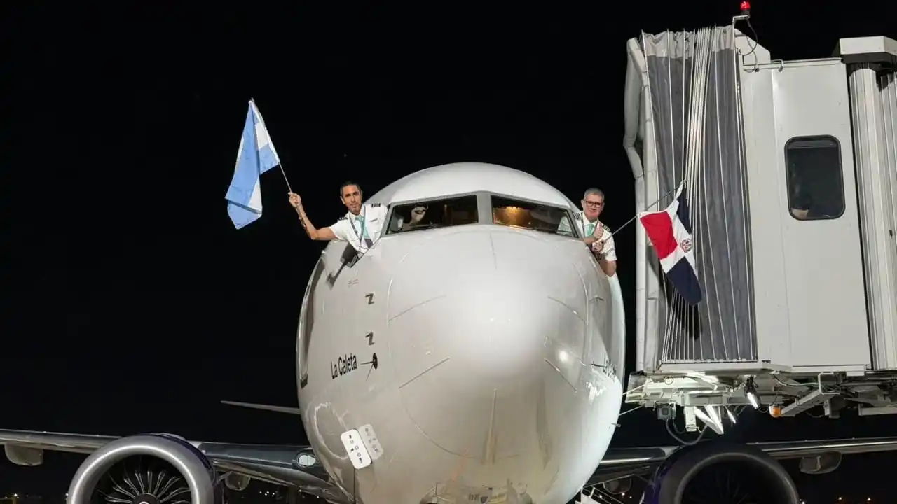 Las banderas de los dos países que que unirá la nueva ruta de vuelo.