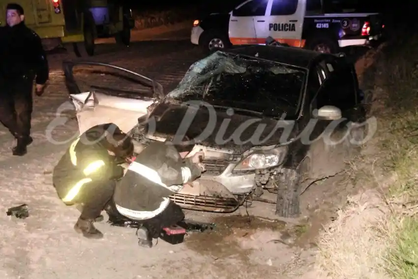 Un hombre murió tras volcar el auto que conducía por la avenida 10
