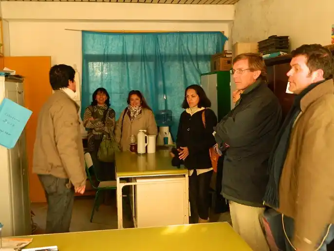 Se retoma el proyecto de refacción de baños y veredas en la escuela Nº 114