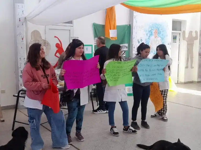 La Escuela Secundaria N°14 “Manauta” inauguró la Semana del Arte 2025