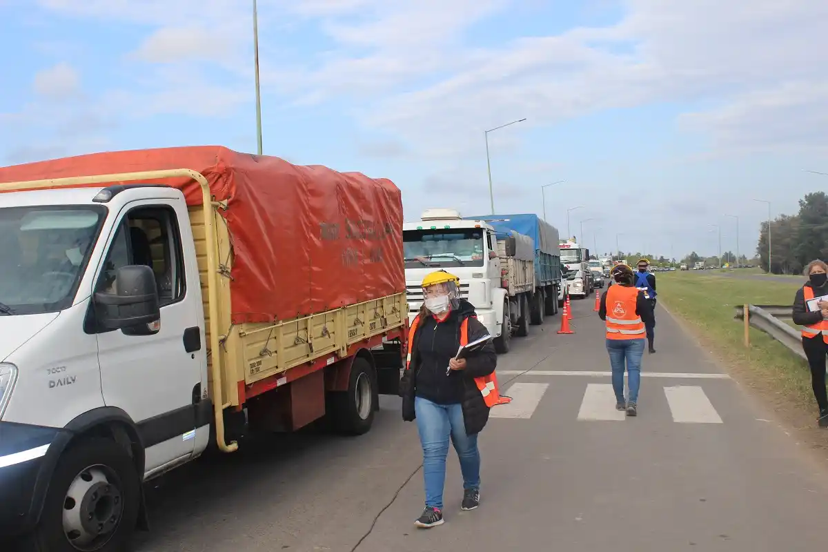 Más del 44% de los remiseros y camioneros que ingresaron a la ciudad vinieron desde el AMBA
