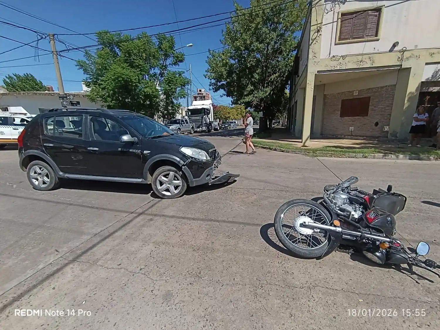 Fuerte colisión en la esquina de Lavalle y Avellaneda. Foto: BVVT
