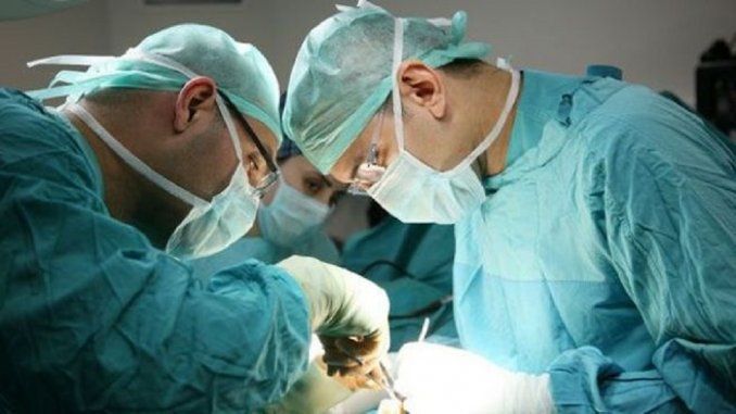 Lo operaron a corazón abierto y se olvidaron un broche adentro