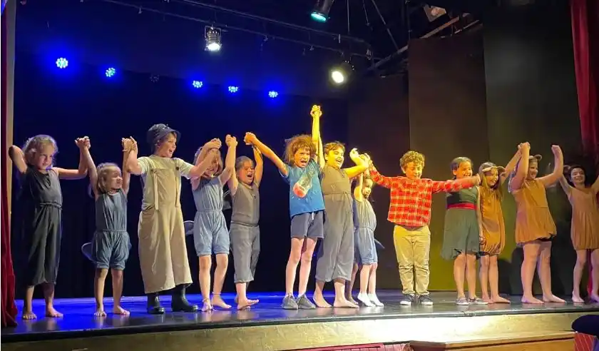 Castel brinda clases en el Teatro Italia y en Cooparte.