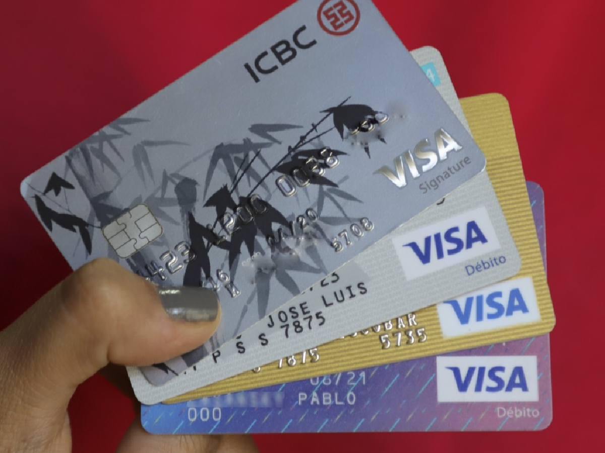 Las operaciones con tarjetas de crédito crecieron 38,1% en 2021