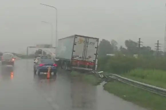 Alerta naranja: complicaciones en las rutas de la provincia por el temporal