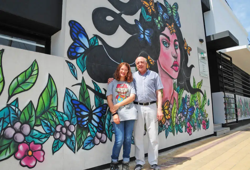 Un vecino encontró la solución para evitar que sus paredes sean tomadas por los grafiteros