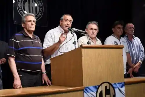 La CGT para desde el mediodía pero asegura transporte hasta la medianoche