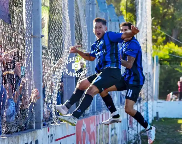 Villa del Parque sorprendió en el clásico de la playa