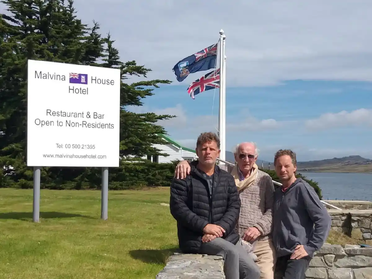 Vacaciones en Malvinas: un viaje  a la tierra de héroes argentinos 