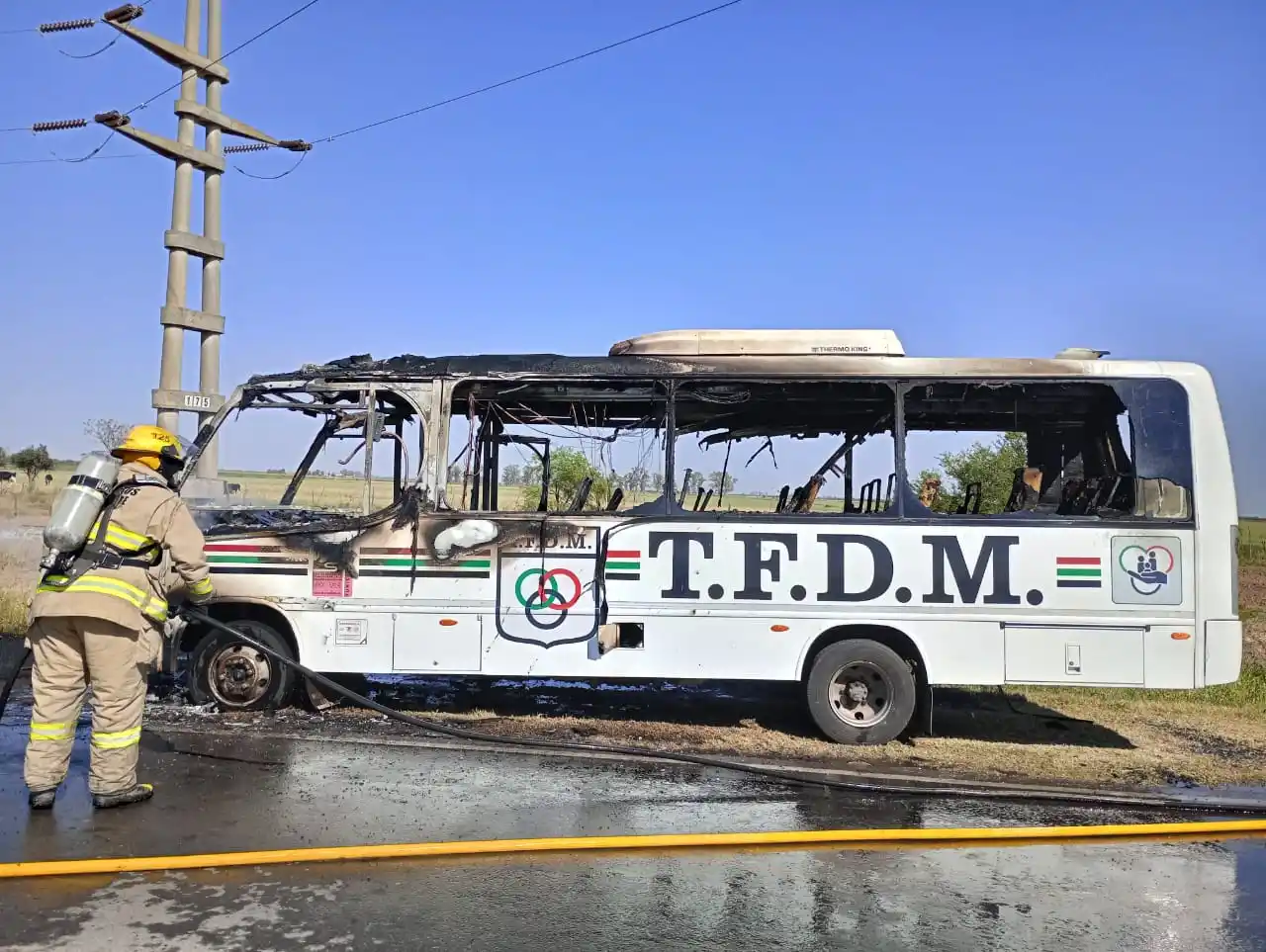 Freyre: se incendió un colectivo que transportaba un equipo femenino de fútbol
