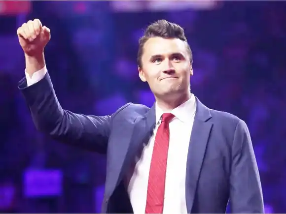 Charlie Kirk, activista aliado de Trump, murió tras ser baleado en un evento universitario en Utah