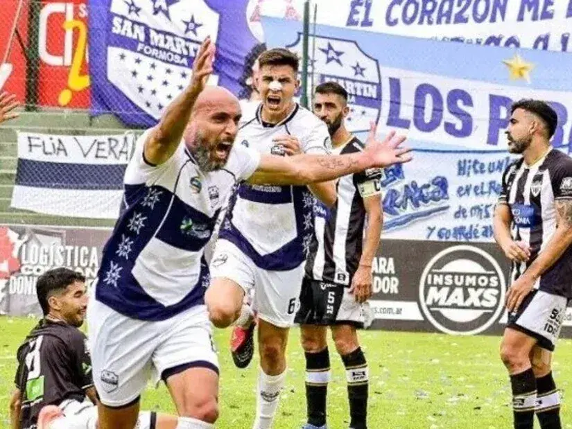 El festejo de Tapia, que no tiene parentesco con Chiqui, para el ascenso de San Martín de Formosa, el equipo del gobernador Gildo Insfrán, a la Primera Nacional.