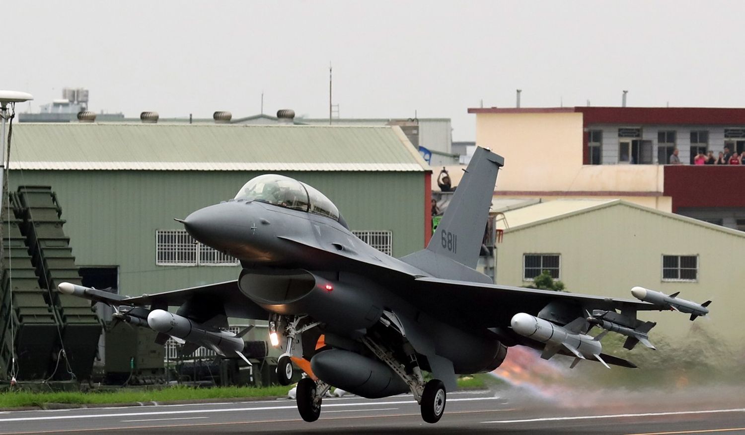 U.S. to sell Taiwan spare parts for F-16 fighters and other aircraft