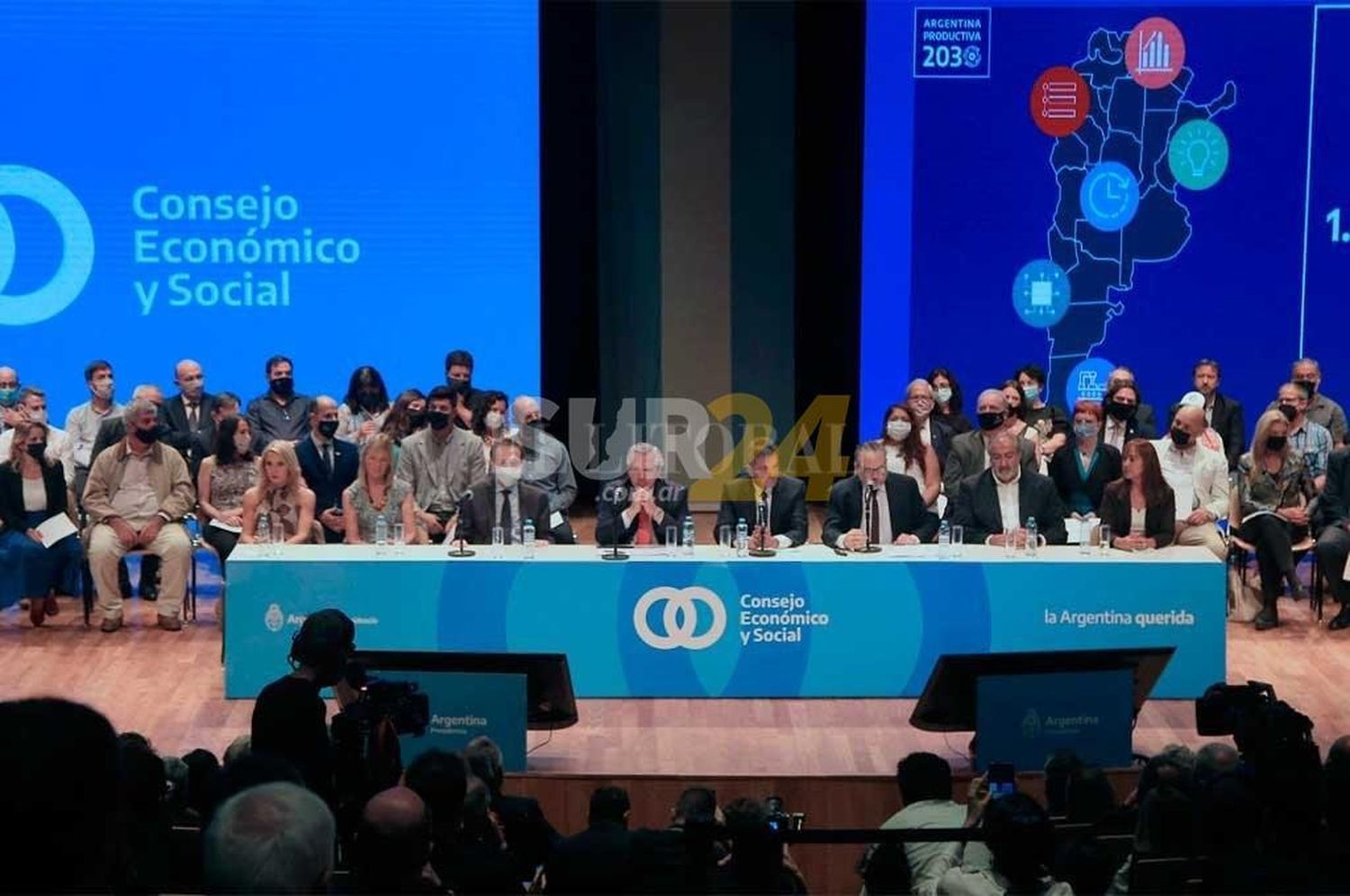 Nueva polémica del Gobierno: anunciaron un proyecto para regular las redes sociales