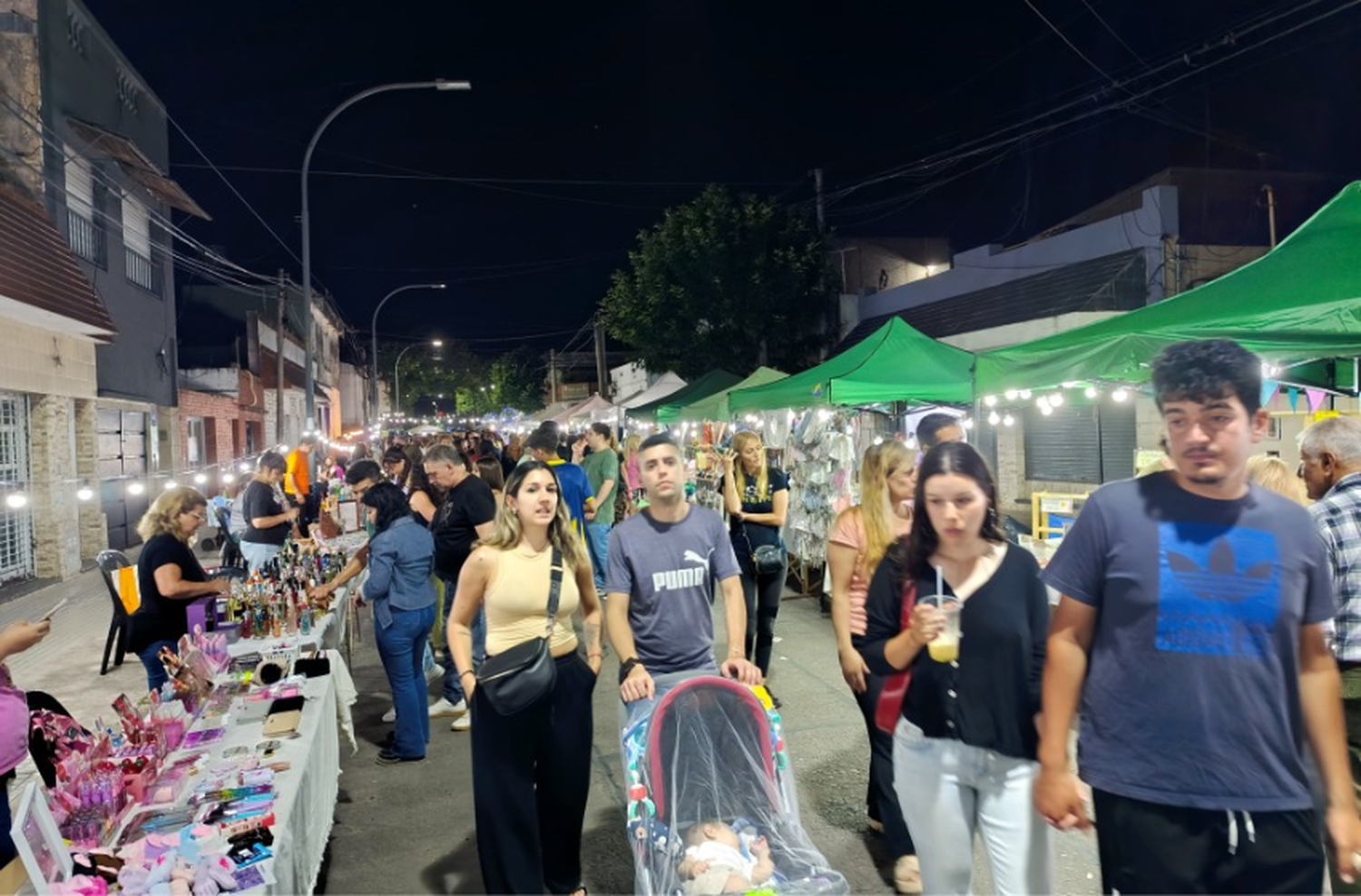 "La Noche de mi Barrio" tuvo una nueva edición en barrio Industrial y llegará a Belgrano