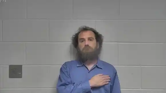 “Son mis amigos muertos”, dijo hombre de los huesos humanos que encontraron en su apartamento