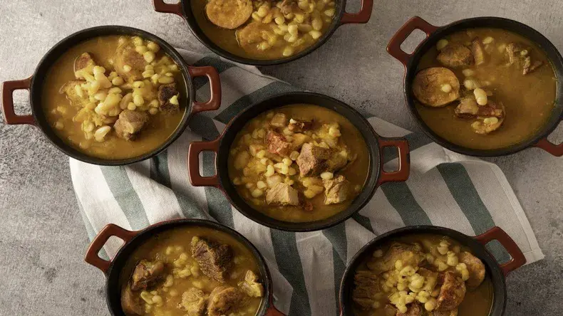 ¿Por qué se come locro el 1 de mayo?
