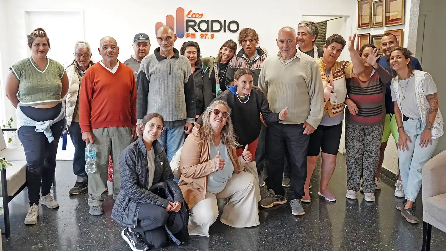 En Ecos Diarios. Visita de los “Neuroparlanchines” a las instalaciones del multimedio