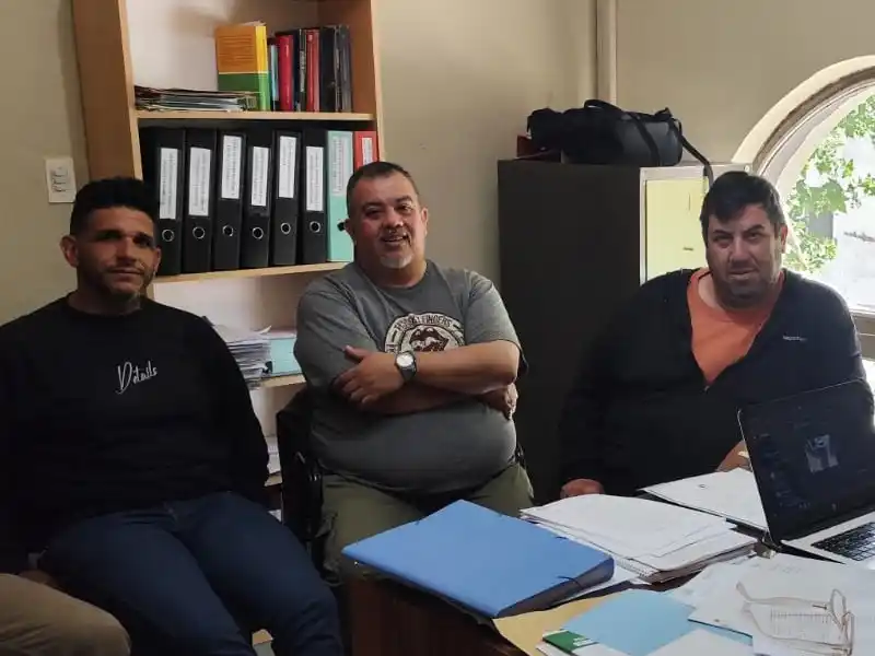 Los representantes de los tres sindicatos municipales.