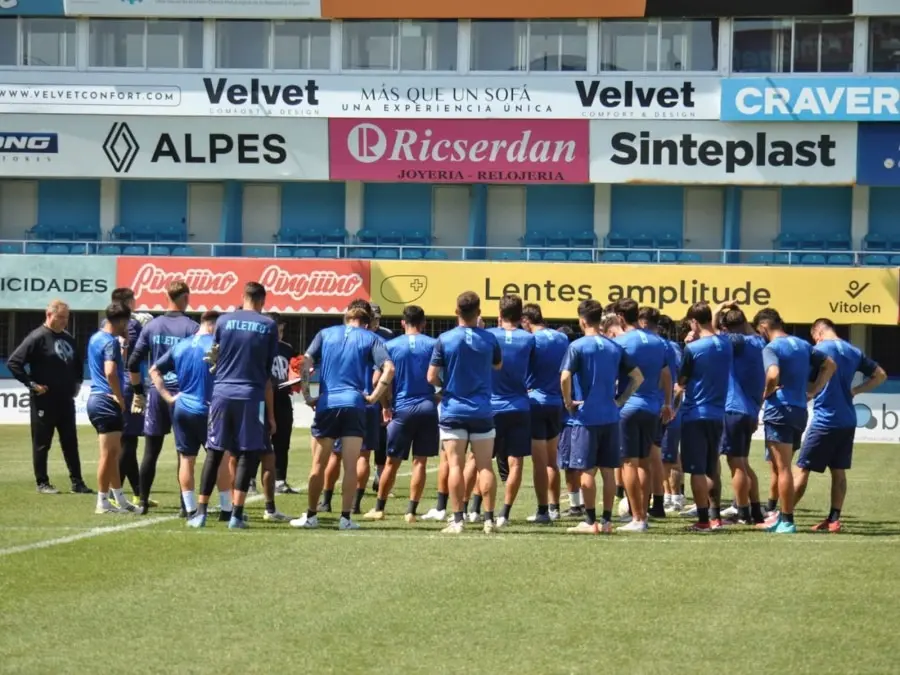 La Crema entrena y puede conocer esta noche, a su rival para la Reválida.: FOTO M. MONTENEGRO