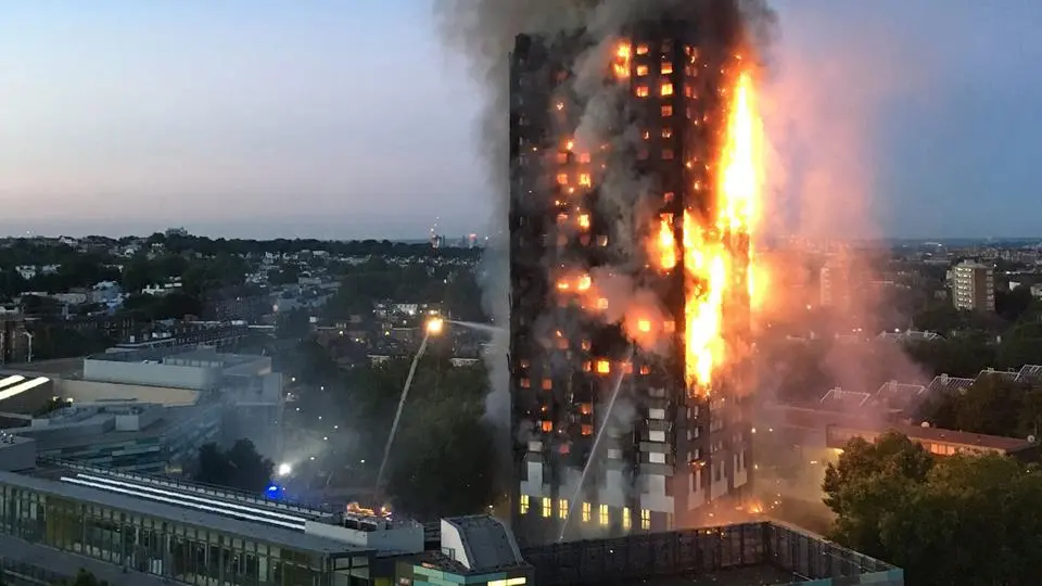 La policía eleva a 30 los muertos en el incendio de la torre de pisos en Londres