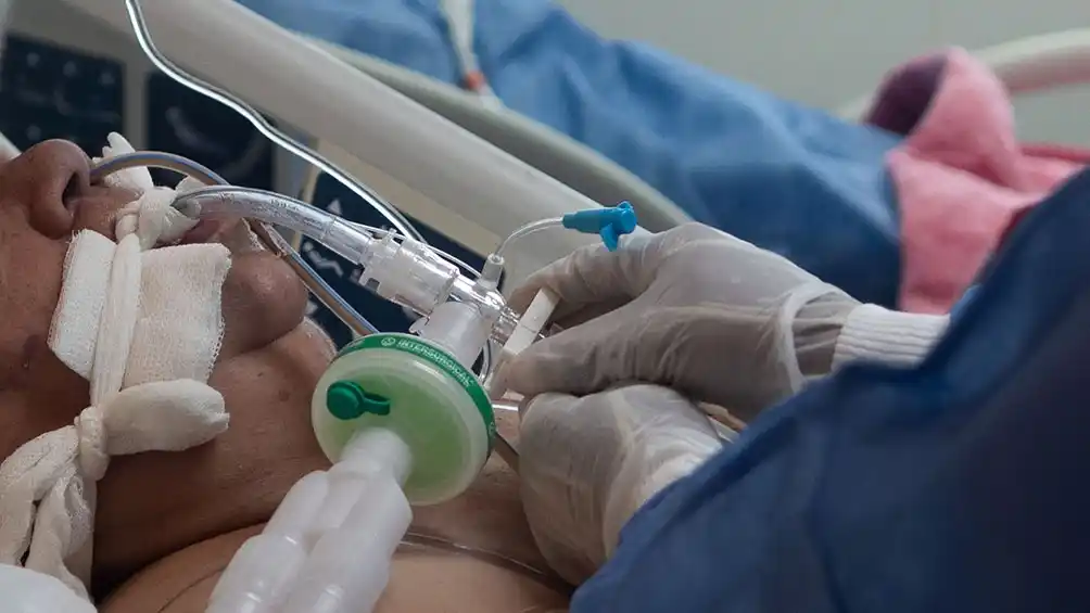 La suba de casos de coronavirus obliga a suspender clases e implementar más restricciones